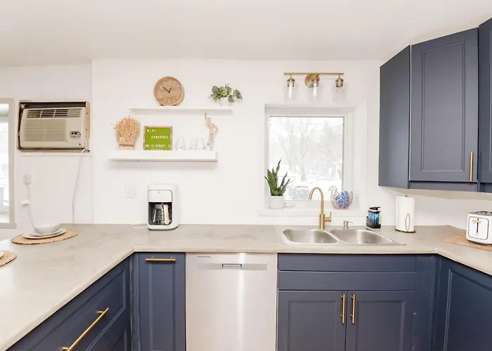 New Remodeled Townhome In Central Fargo