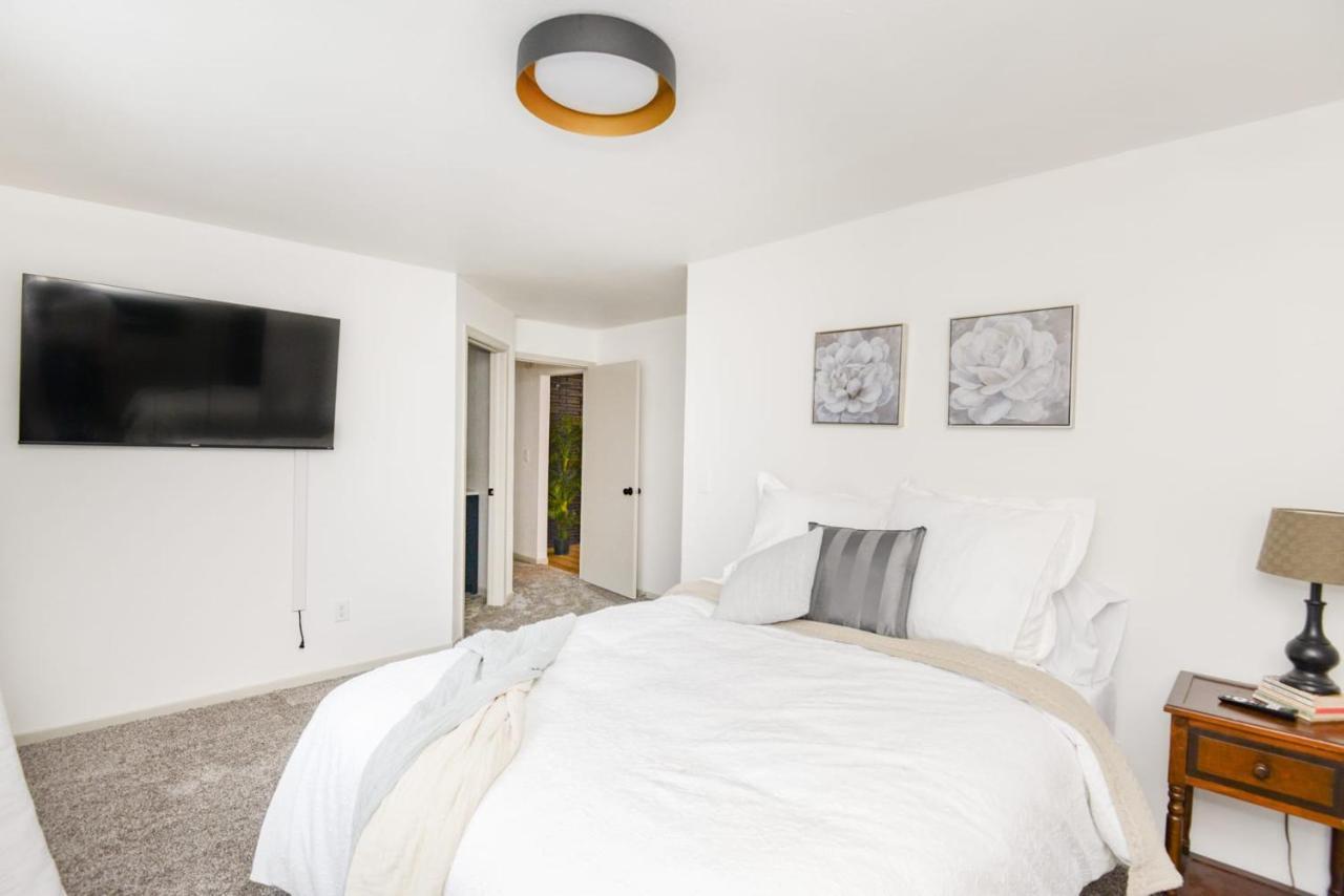 New Remodeled Townhome In